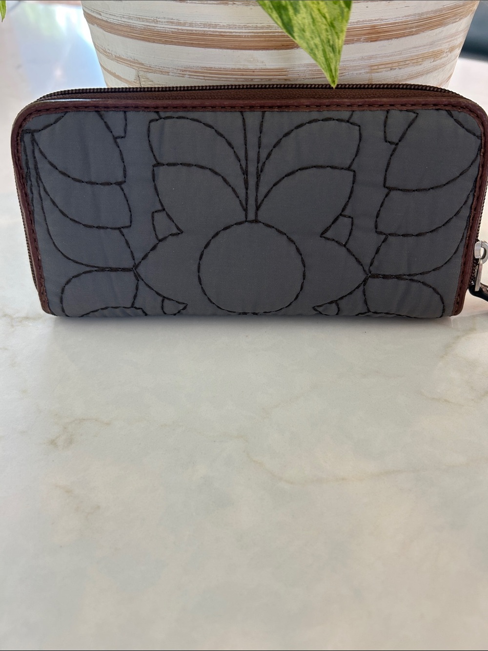NWOT Fossil Key-Per Quilted Fabric Zip Around Wallet Brown Leather Trim - Picture 2 of 7